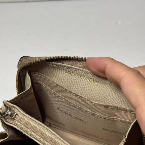 MICHAEL KORS Small Pebbled Leather Wallet - Picture 11 of 13